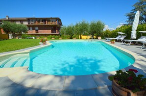 Indoor pool, outdoor pool - Villa in Marsciano With Pool Near Lake Trasimeno (Marsciano)