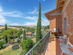 Balcony - Pet-friendly Umbria Villa (Castiglione del Lago)