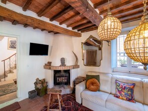 Living room - Pet-friendly Umbria Villa (Castiglione del Lago)