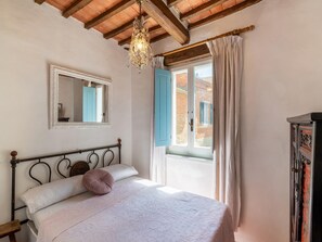 Vila | 6 quartos, individualmente mobiliados, ferros/tábuas de passar roupa