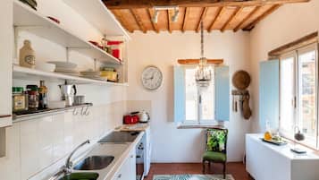 Villa | Private kitchen | Microwave