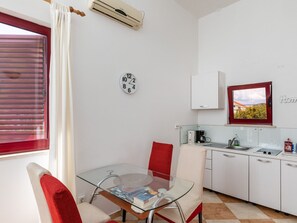 Apartment | Dining - Apartments Franka - One Bedroom Apartment With Terrace and Garden View (Dubrovnik)