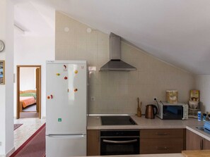 Apartment | Eigene Küche | Kühlschrank, Ofen, Herdplatte, Wasserkocher mit Kaffee-/Teezubehör