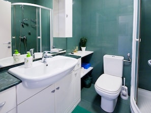 A modern bathroom with a white sink, mirror, and toilet. - Apartments Sensa - Modern One-bedroom Apartment (Dubrovnik)