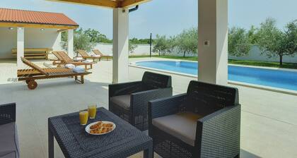 Family Villa With Swimming Pool