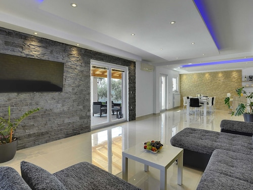 Family Villa With Swimming Pool