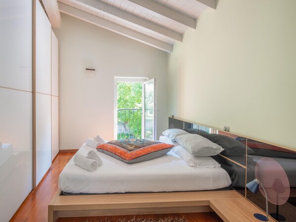 House | 2 bedrooms, bed sheets - Belvilla by OYO Casa Dana (Sale Marasino)