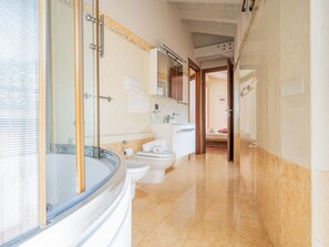 Bathroom - Belvilla by OYO Casa Dana (Sale Marasino)
