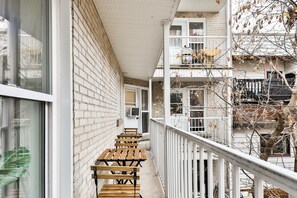 Outdoor dining - Renovated Studio in the Plateau (Montréal)