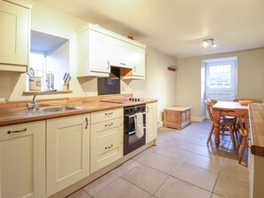 Fridge, dishwasher, electric kettle, toaster - Ynys (Dyffryn Ardudwy)
