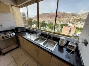 Frigorifero, microonde, forno, bollitore elettrico