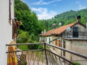 House | Balcony
