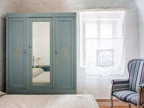 House | 2 bedrooms, individually furnished, bed sheets - Holiday Home in Liguria Near Barbottina Forest (Calizzano)