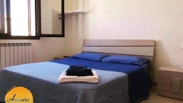 2 habitaciones, escritorio, tabla de planchar con plancha y wifi gratis