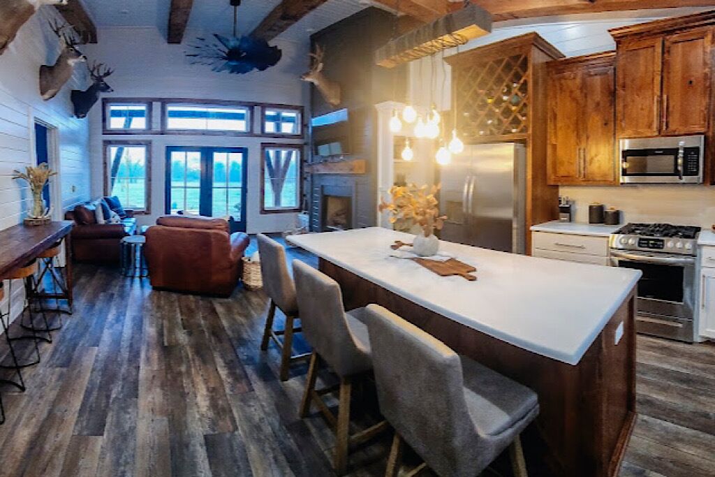 冷蔵庫、電子レンジ、オーブン、コンロ