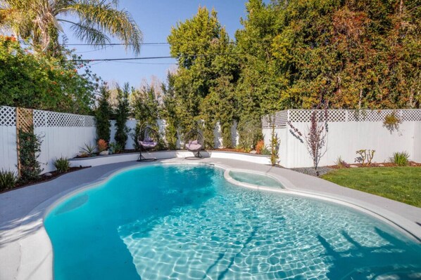 Pool - Charming home Universal pool hot tub (Los Angeles)
