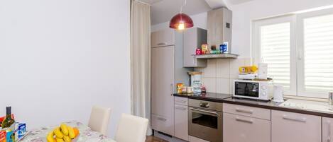 アパートメント | 専用キッチン | 冷蔵庫、電子レンジ、オーブン、コンロ