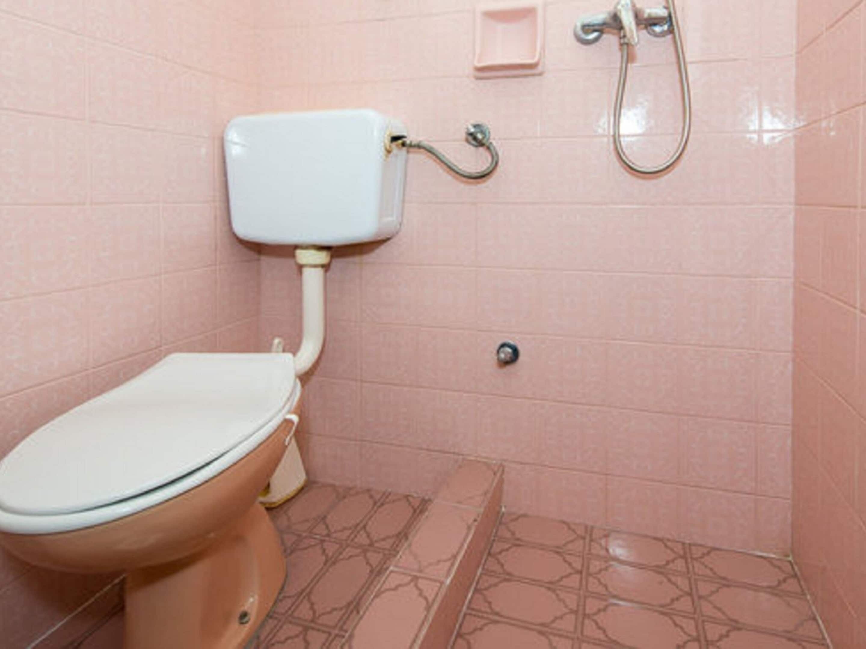 Apartment | Bathroom | Bathtub, hair dryer