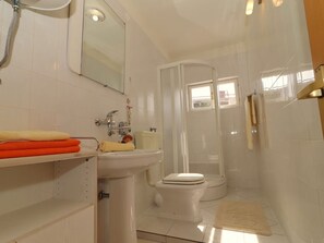 Apartment | Bathroom - Apartments Villa Marijana - Two Bedroom Apartment With Terrace and Sea View (Blato)