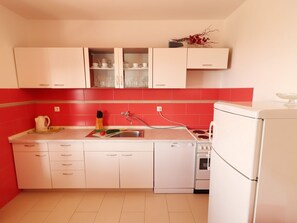 Apartamento | Cozinha privada | Geladeira, fogão, cooktop, lava-louças