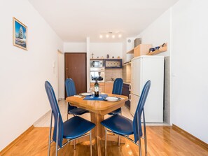 Apartment | Dining - Apartment Blue Lagoon - One Bedroom Apartment (Split)