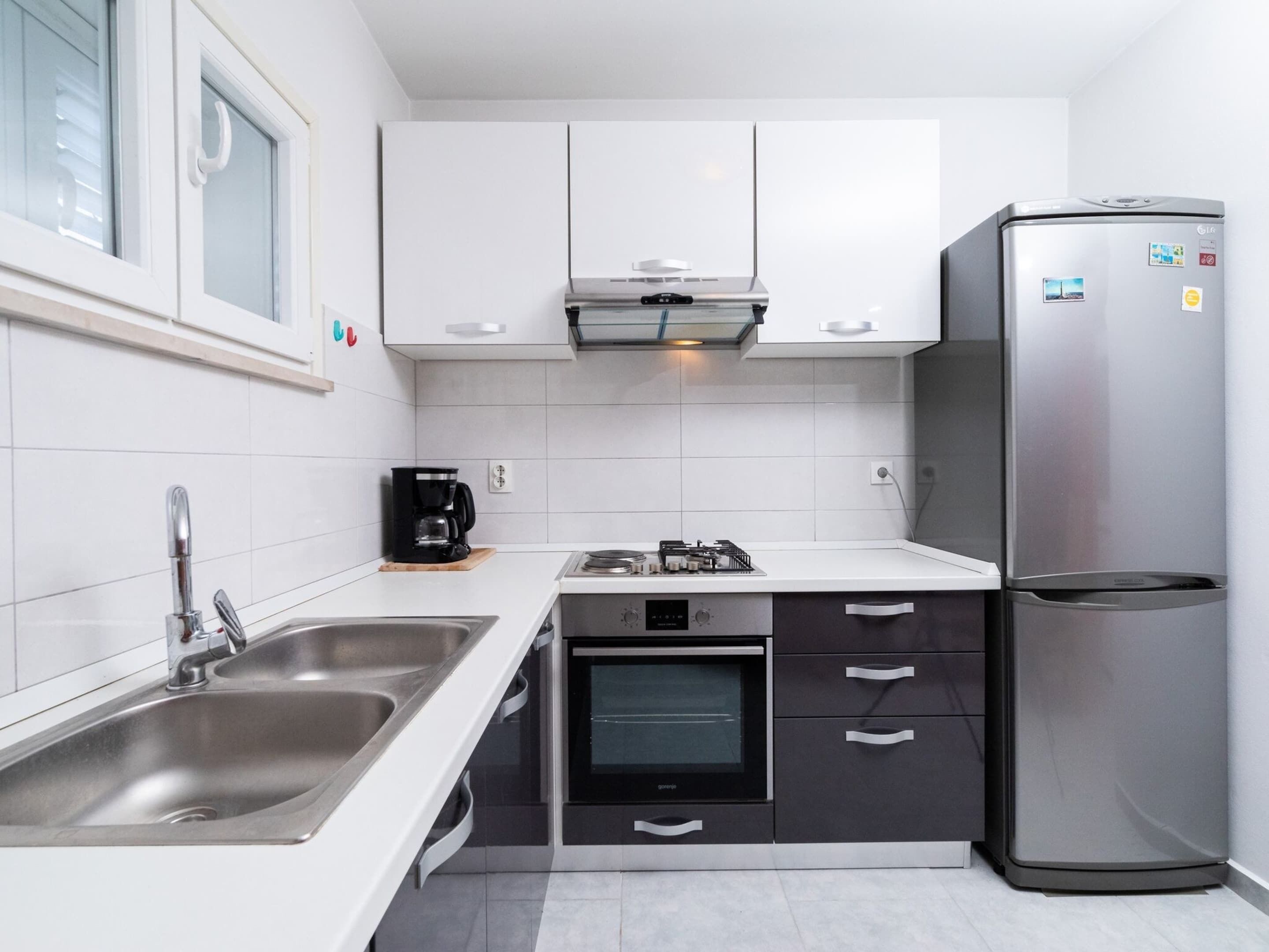House | Private kitchen | Fridge, microwave, oven, stovetop