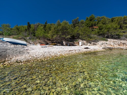 Olive's Garden House - Three Bedroom Holiday Home With Terrace and Sea View