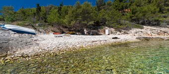 Olive's Garden House - Three Bedroom Holiday Home With Terrace and Sea View