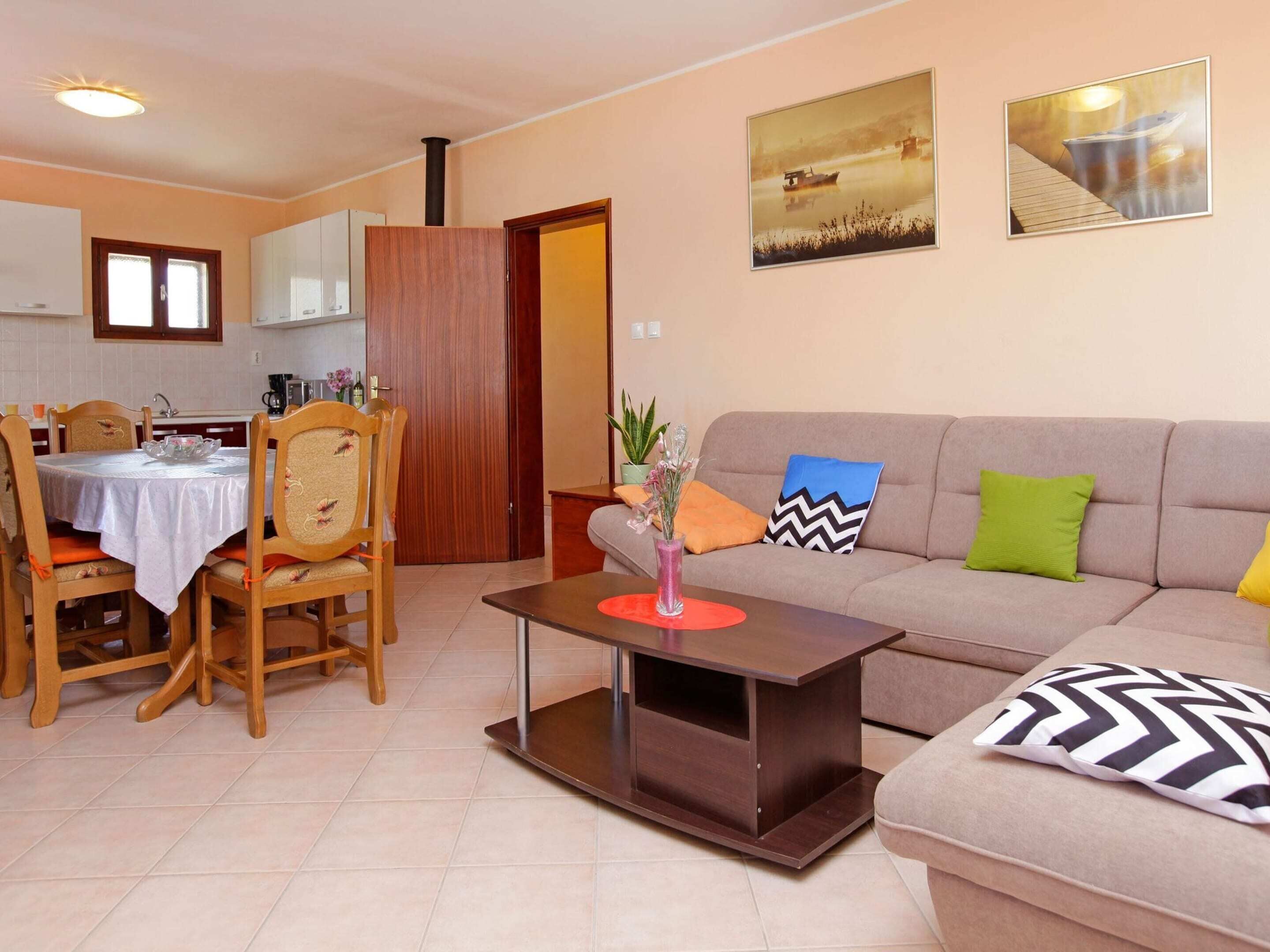 House | Private kitchen | Fridge, microwave, oven, stovetop