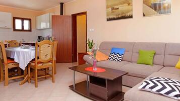 House | Private kitchen | Fridge, microwave, oven, stovetop