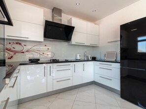 Apartment | Private kitchen - Apartment in French Riviera Near Beaches (Trogir)