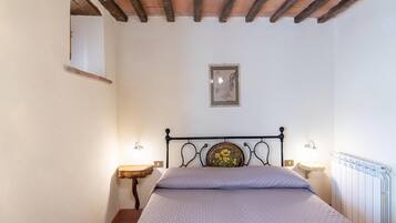 Nhà | 2 phòng ngủ, trang bị nội thất với thiết kế riêng biệt, bộ trải giường