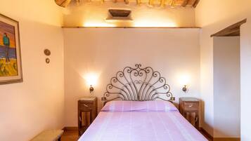 House | 2 bedrooms, individually furnished, bed sheets