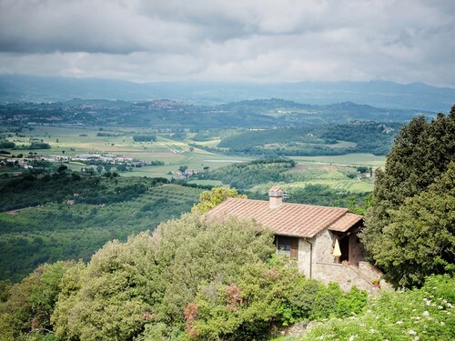 Farmhouse in Paciano With Pool & Scenic Views