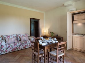 Apartment | Dining