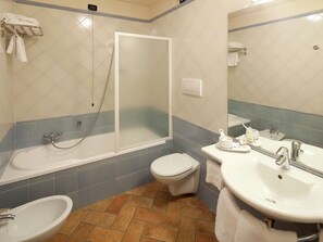 Apartment | Badezimmer | Badewanne