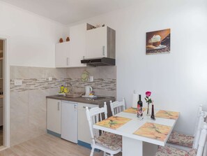 Apartment | Eigene Küche | Kühlschrank, Mikrowelle, Herdplatte, Wasserkocher