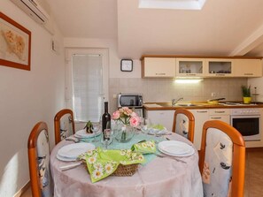 Apartment | Dining - Apartments Roda - Standard One Bedroom Apartment With Terrace - (Supetar)
