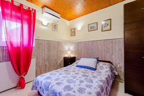 Iron/ironing board - Studio Apartment Silvana - Studio Apartmen Near the Park (Split)