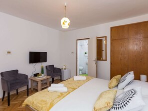 Apartment | 1 bedroom, iron/ironing board