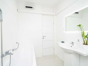 Apartment | Bathroom