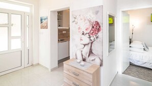 A modern interior with a kitchen, a dining area, and a bedroom. - Apartments Blazevic - Comfort Two Bedroom Apt With Hot Tub and Sea View (Zupa dubrovacka)