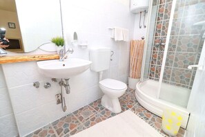 Apartment | Bathroom - Apartments Mediterranean House - Two Bedroom Apartment With Terrace (Slivno)