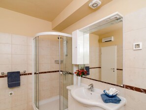 Apartemen | Kamar mandi | Bathtub