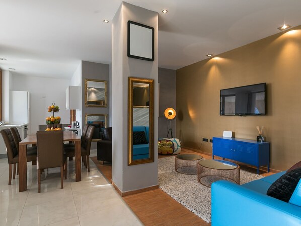 Apartment | Dining