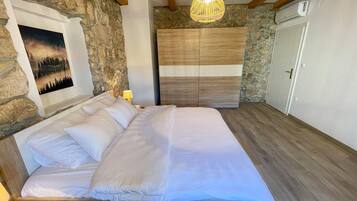 House | 4 bedrooms, individually furnished, bed sheets