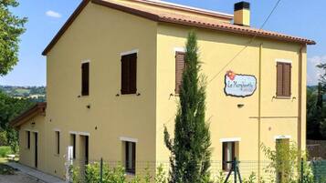 ํ์ฐ์ค | ์ธ๊ด