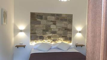 5 bedrooms, individually furnished, bed sheets