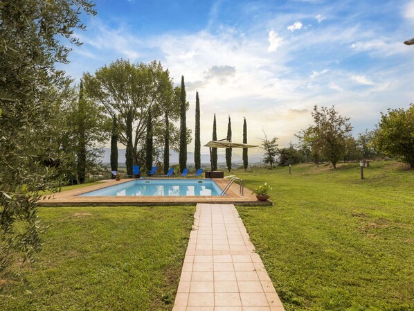 Villa | Pool | Indoor pool, outdoor pool - Classic Villa for Family With Pets (Bevagna)