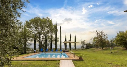 Classic Villa for Family With Pets